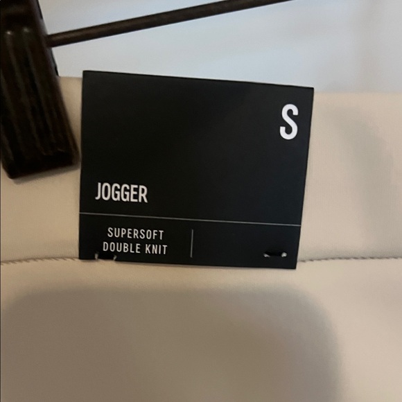 Express Light Beige Suit Set - Picture 11 of 16